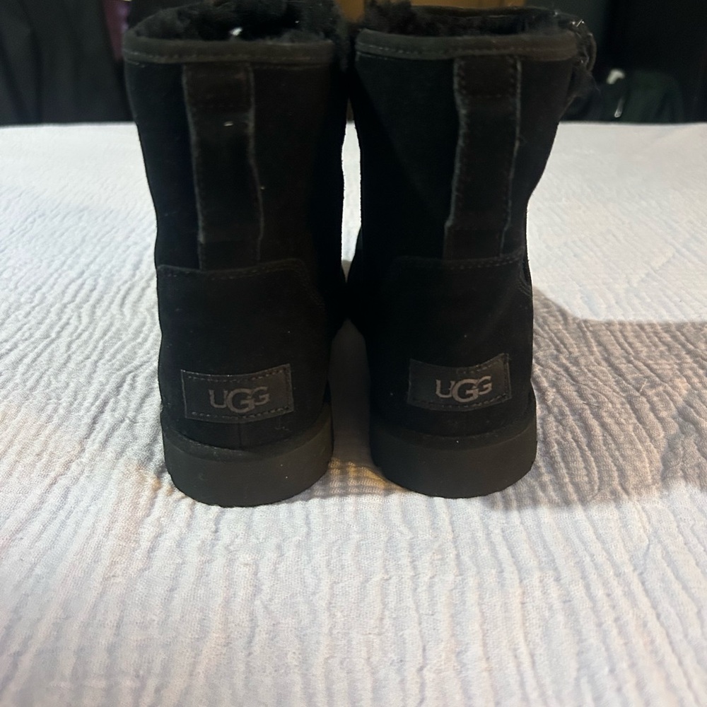 UNWORN UGG Black Boots Classic Style